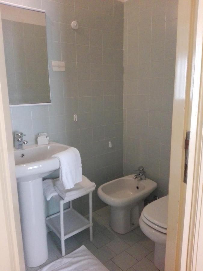 Hotel Diana Гардоне Ривьера Экстерьер фото