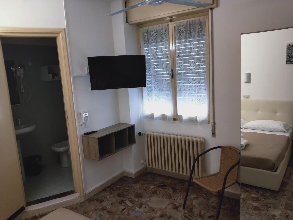 Hotel Diana Гардоне Ривьера Экстерьер фото