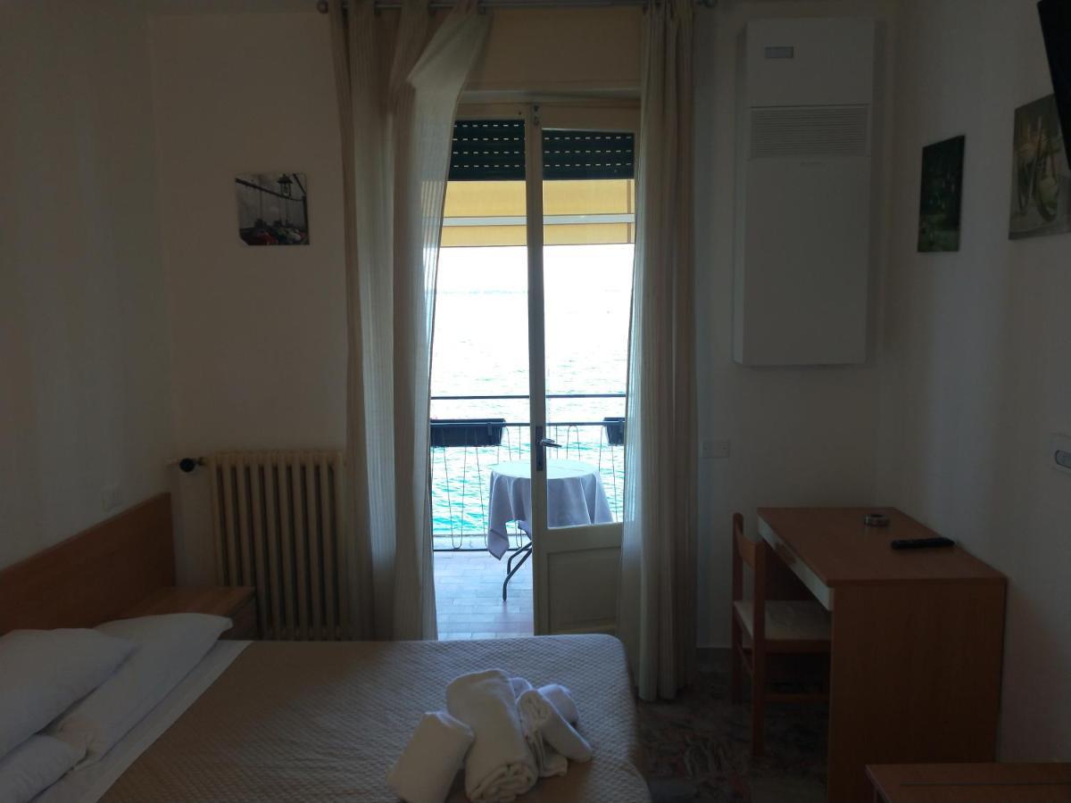 Hotel Diana Гардоне Ривьера Экстерьер фото